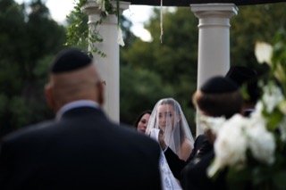 Ceremony: aisle, wedding dress, bride, groom, ceremony, pillar