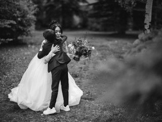 Details and Moments: wedding dress, bride, groom, couple, dress, hug